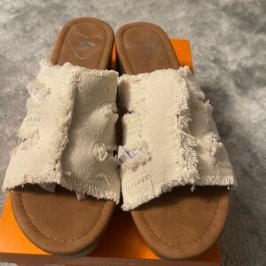 Rocket Dog Women's Cream Frayed Slide Sandals
